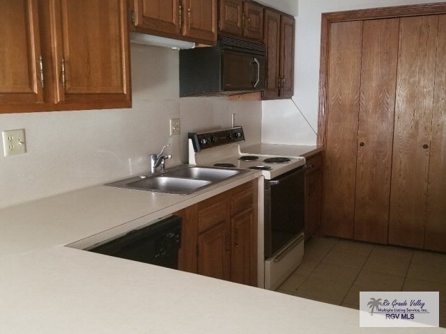 Building Photo - 5403 Palm Valley Dr N