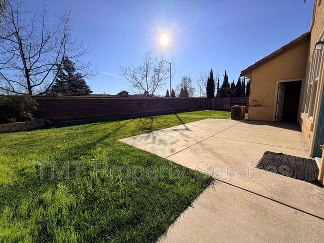 Building Photo - 10085 Mosaic Way