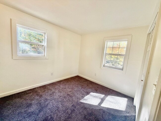 Building Photo - Updated 2-bedroom home close to Farmville