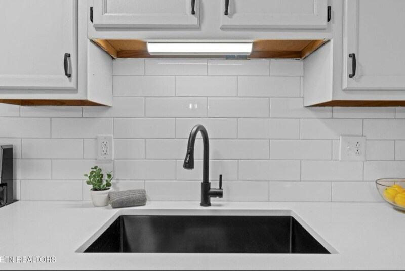 Building Photo - 455 Bramblewood Ln