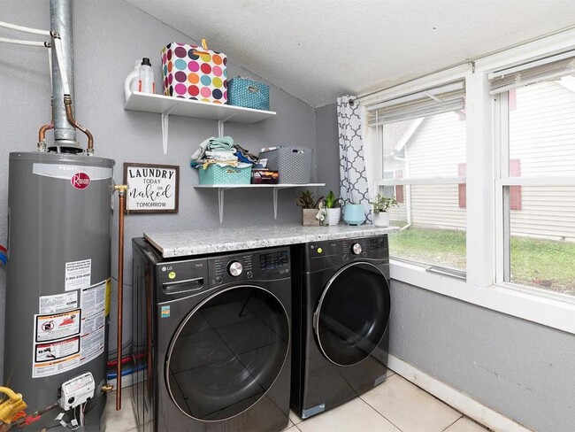 Building Photo - 420 9th St