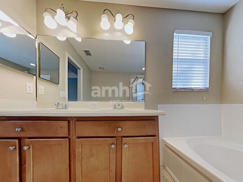 Building Photo - 15422 Peach Stone Pl