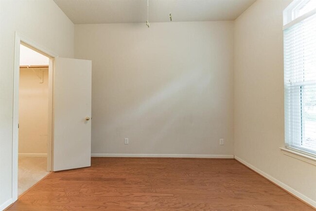 Building Photo - 519 Mesquite Dr