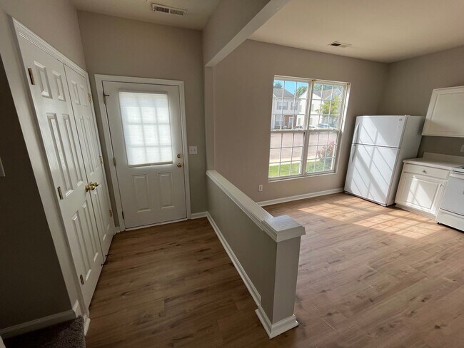 Building Photo - 5324 Glen Canyon Rd