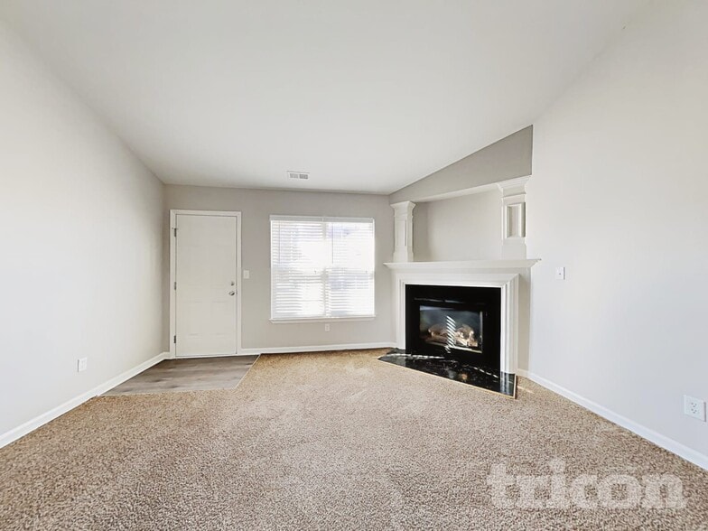 Building Photo - 10203 Green Hedge Ave