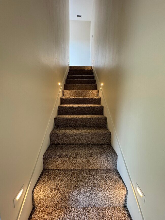 Building Photo - 210 Veracruz Dr