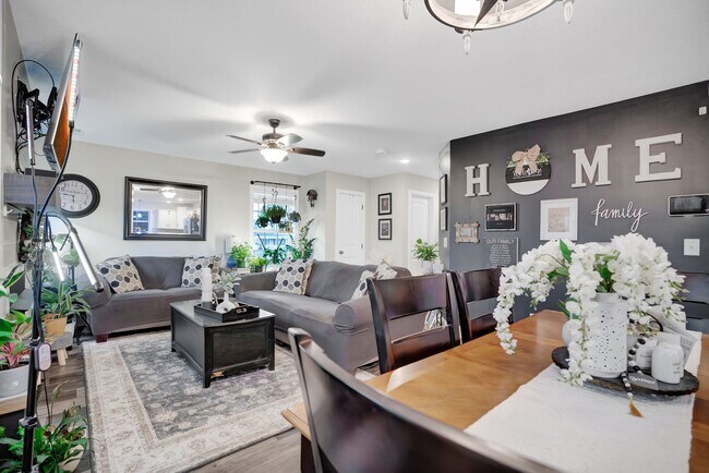 Building Photo - 456 Woodtrace Dr