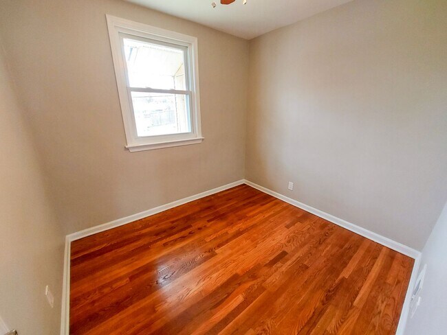 Building Photo - Fully updated 3br/2bth with large yard in ...