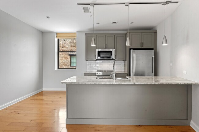 Building Photo - 115 Willow Ave