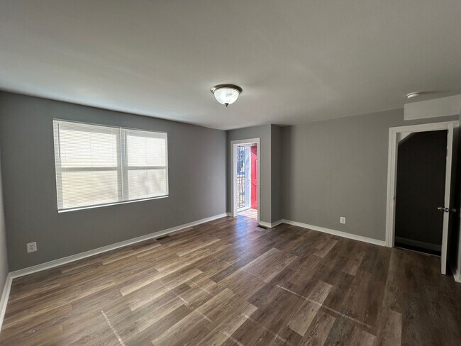 Building Photo - Baltimore - 4 bedrooms and 3 Bathrooms Available!