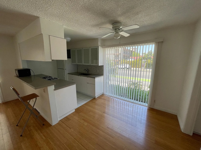 Building Photo - 2122 Ocean Park Blvd
