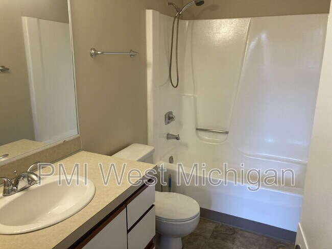 Building Photo - 6063 In the Pines Dr SE