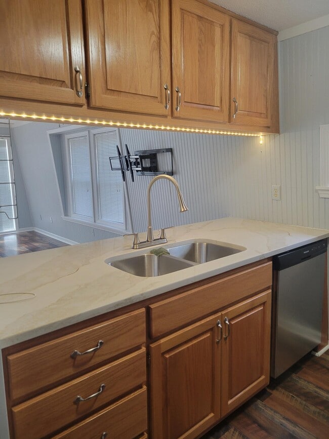 Building Photo - 133 Rugby Ct