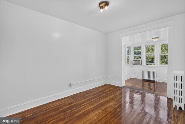 Building Photo - 623 Farragut St NW