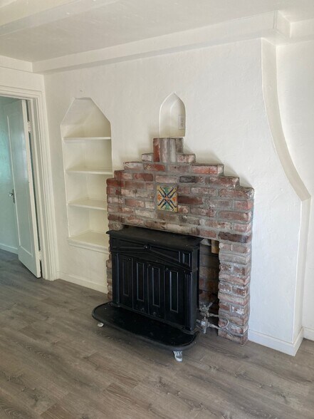 Living Room - 2639 N Maroa Ave