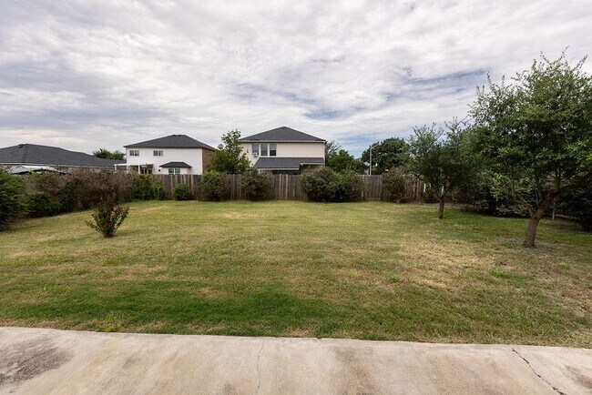Building Photo - 219 Cottontail Dr