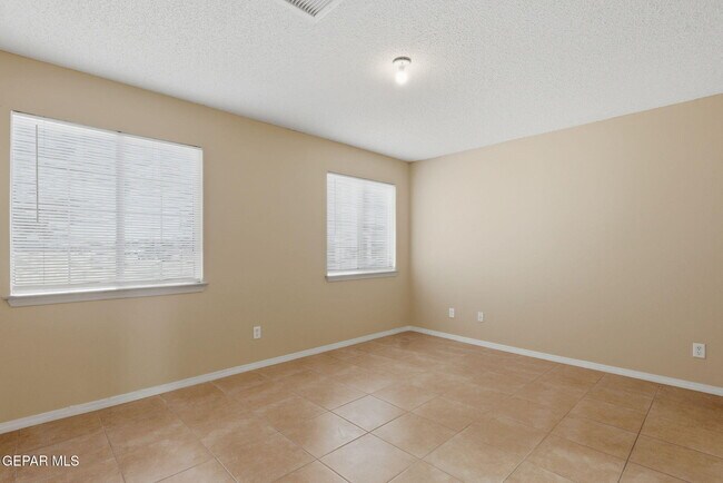 Building Photo - 3413 Yellow Rose St