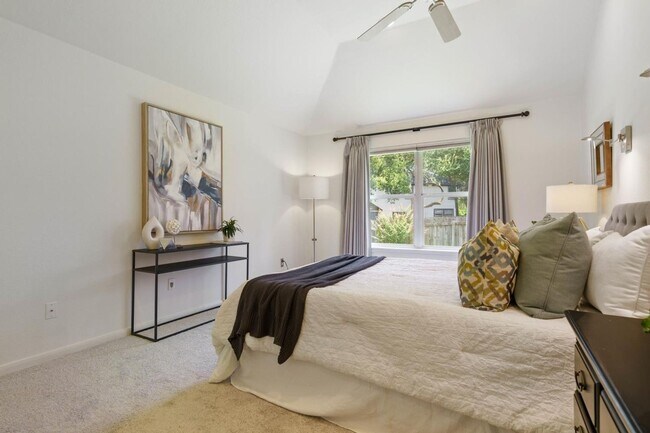 Building Photo - Spacious 4BR House in Austin