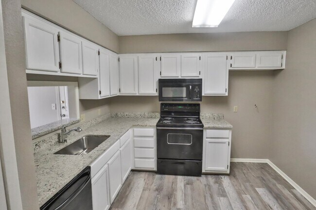 Building Photo - 2255 Thousand Oaks Dr