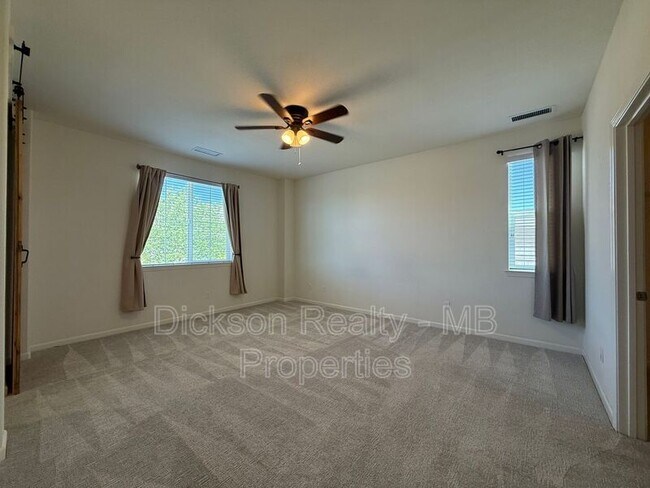 Building Photo - 10760 Ridgebrook Dr