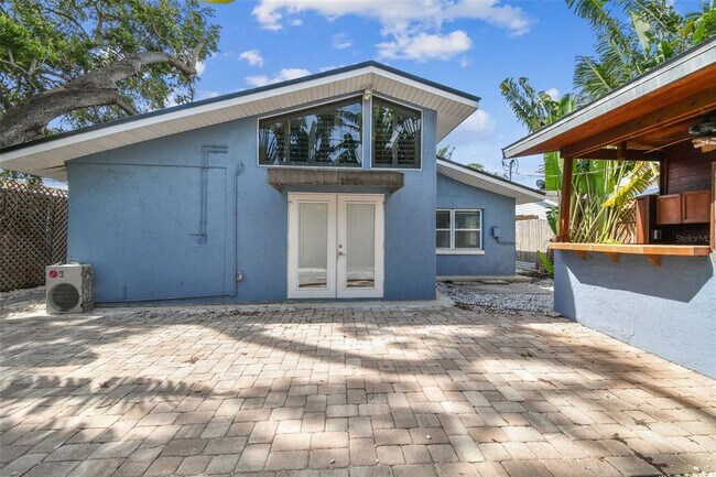 Building Photo - 131 Adalia Ave
