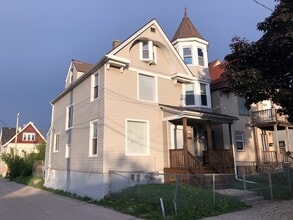 Building Photo - Updated 5BR/1.5BA Rent to Own Single Family Home