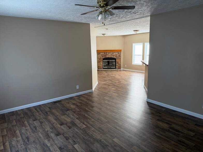 Building Photo - 764 Medley Dr