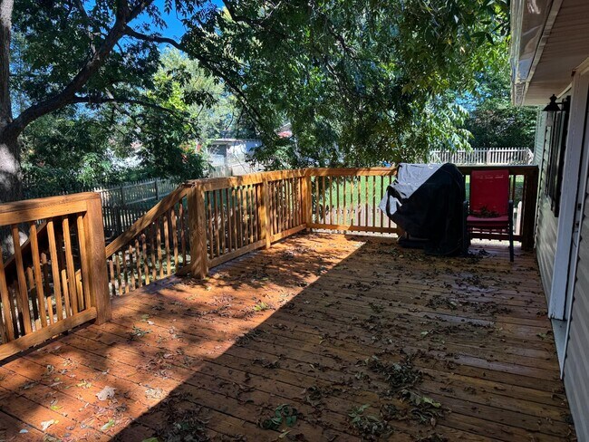 Building Photo - 608 Wilson Ave