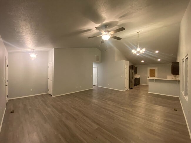 Building Photo - $2,300 - 3 Bed / 2 Bath Beautiful Home with Fully Fenced Yard in Airway Heights