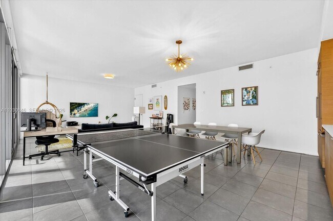 Building Photo - 250 NW 24th St