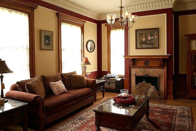 Building Photo - 820 1st St N