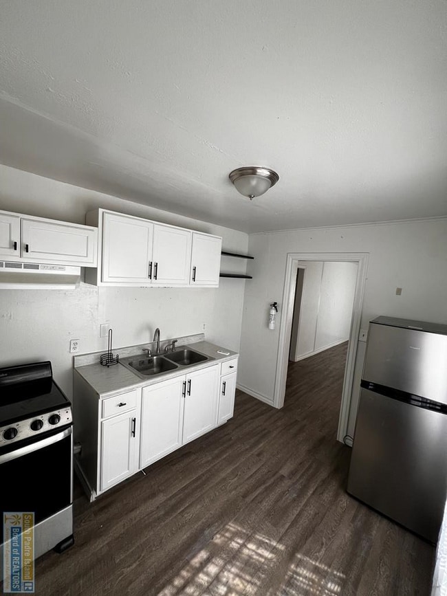 Building Photo - 938 E Adams St