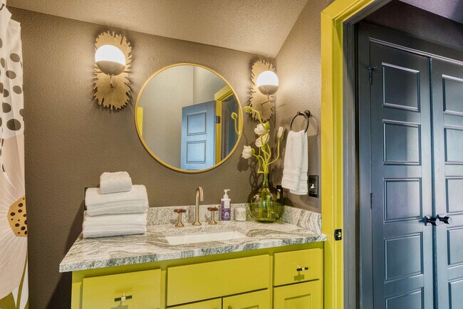 Building Photo - 1780 N Walnut Ave