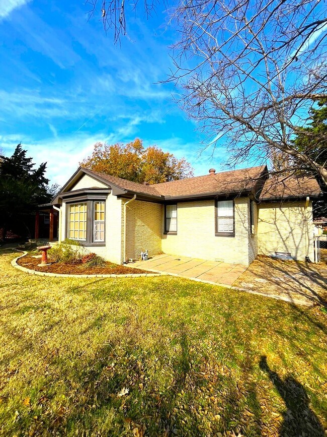 Building Photo - 2 Bed 1.5 Bath 1 Car Garage in the GRADY MUSGRAVE LAKESIDE Addition