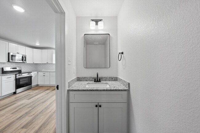 Building Photo - Modern Townhome for Rent – Modern Living a...
