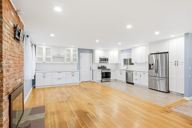 Building Photo - Charming One-Level 3 Bedroom/ 1.5 Bath Beaverton Home | Large ¼-Acre Lot