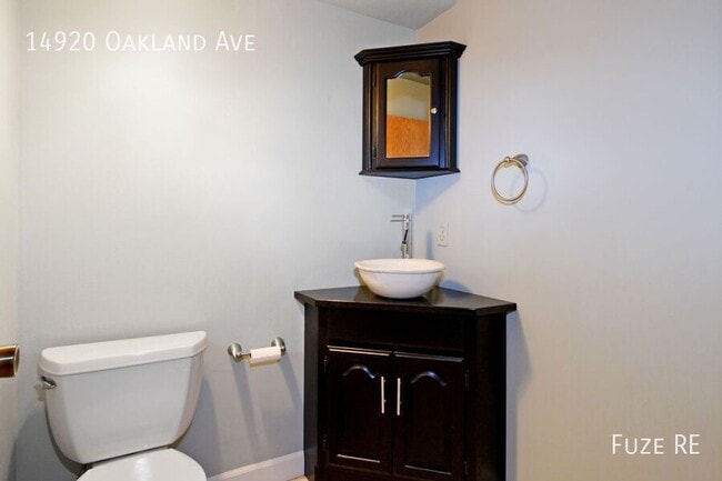 Building Photo - 14920 Oakland Ave