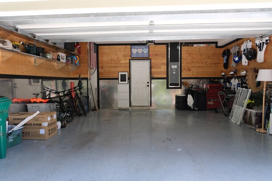 Building Photo - 689 Oak Lake Ln