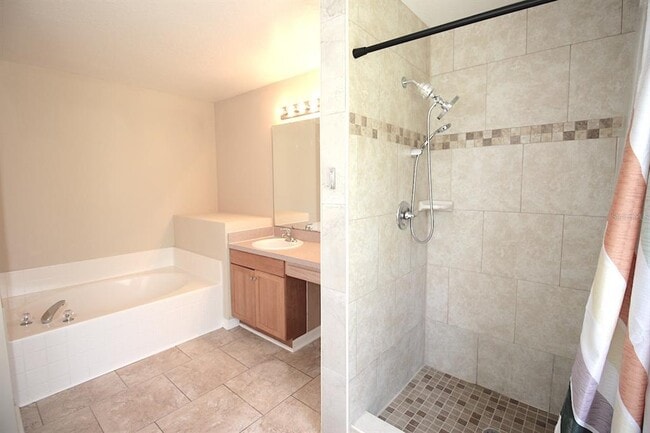 Building Photo - 32 Ryding Ln