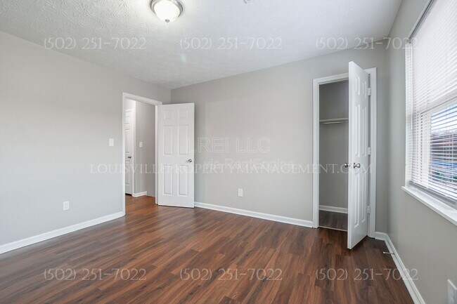 Building Photo - 621 Westport Rd