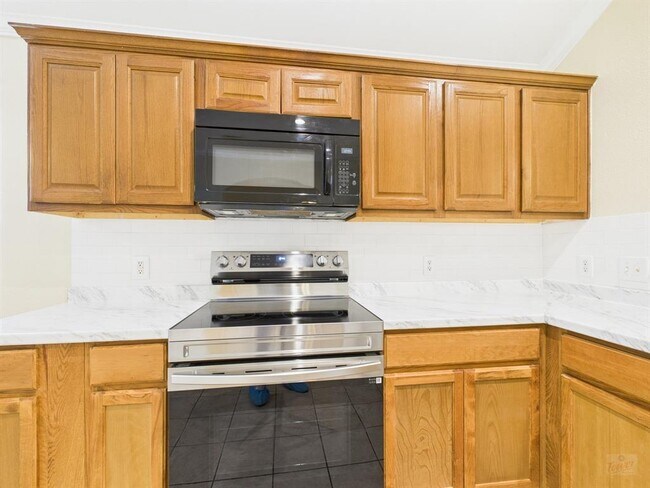 Building Photo - 136 Winter St