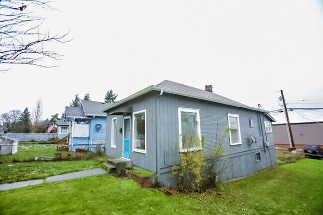 Building Photo - 3619 Lombard Ave