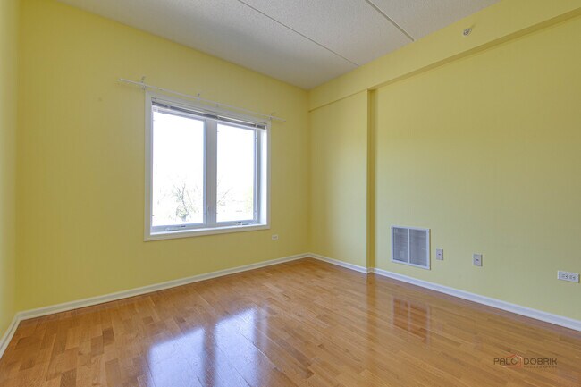 Building Photo - 799 Graceland Ave