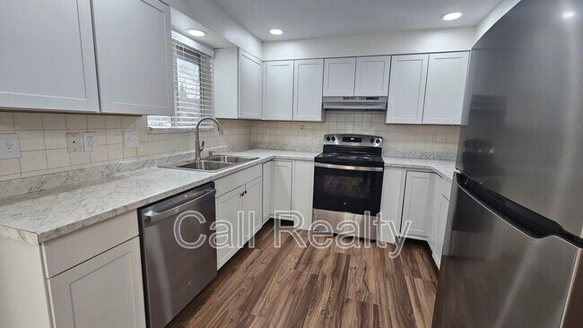 Building Photo - 3718 E 22nd Ave