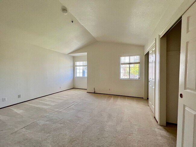 Building Photo - Beautiful Two Bedroom Valley Club Circle C...