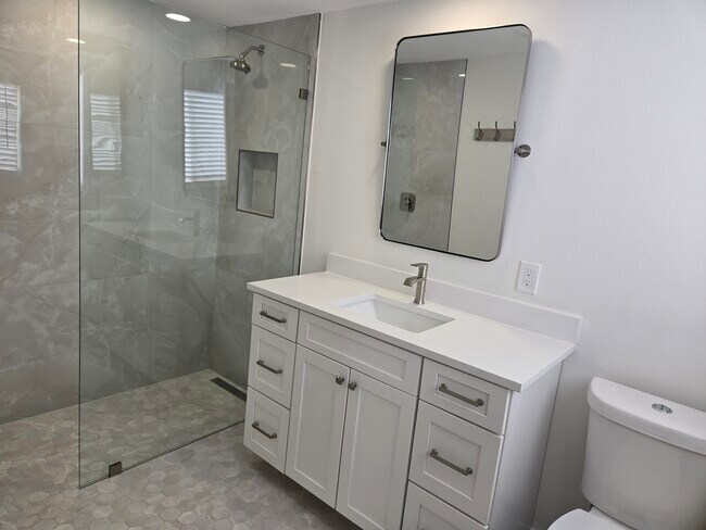 Building Photo - 3442 Fairview Dr