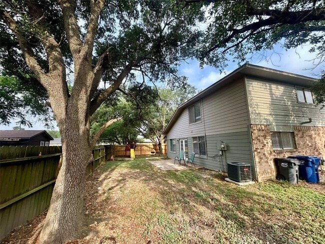 Building Photo - 20171 Newmint Ct