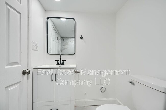 Building Photo - 515 Archer St