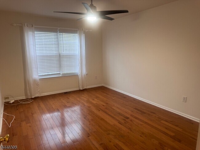 Building Photo - 32 Chesterfield Ct