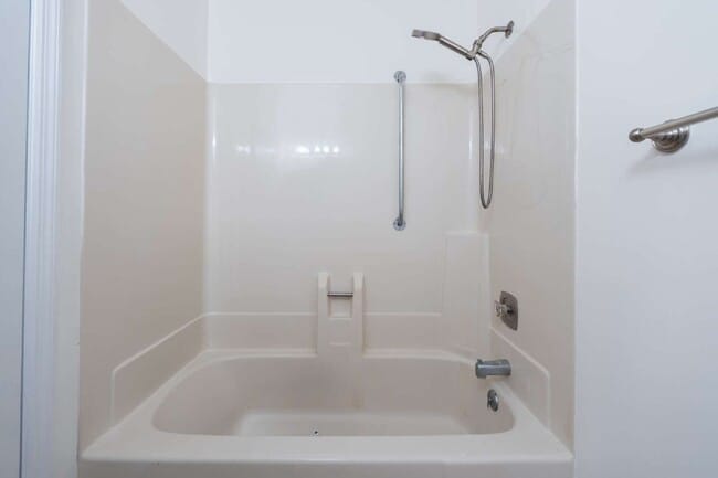 Building Photo - 207 Whitnel Dr